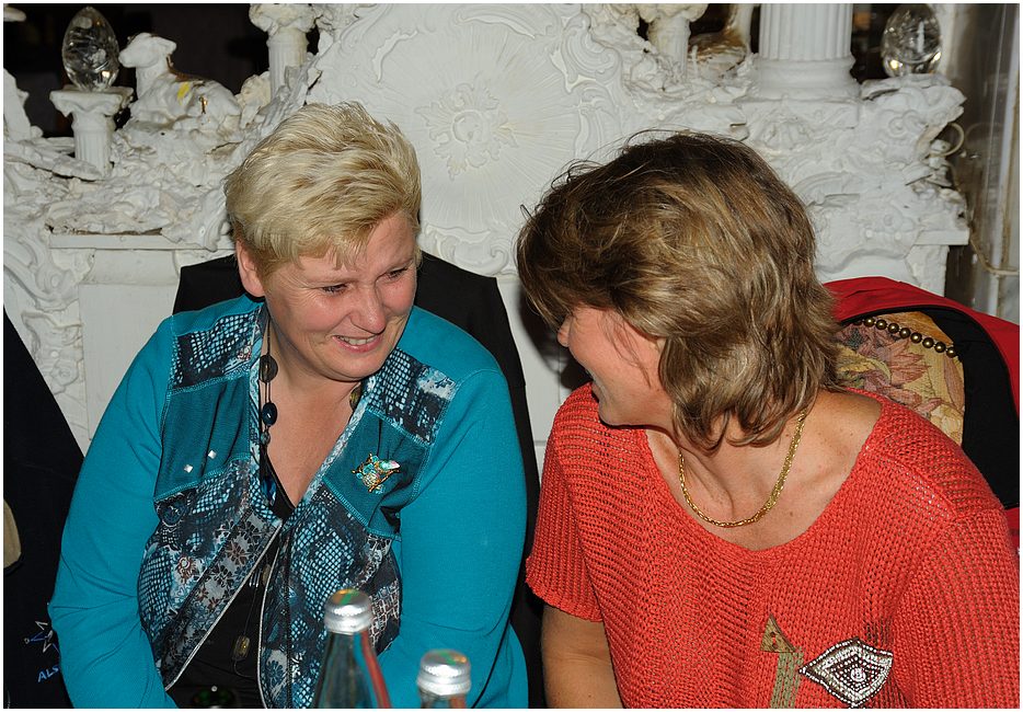 2009-09-18_23h58mn12s_rm1_0046.jpg - Monique et Joëlle