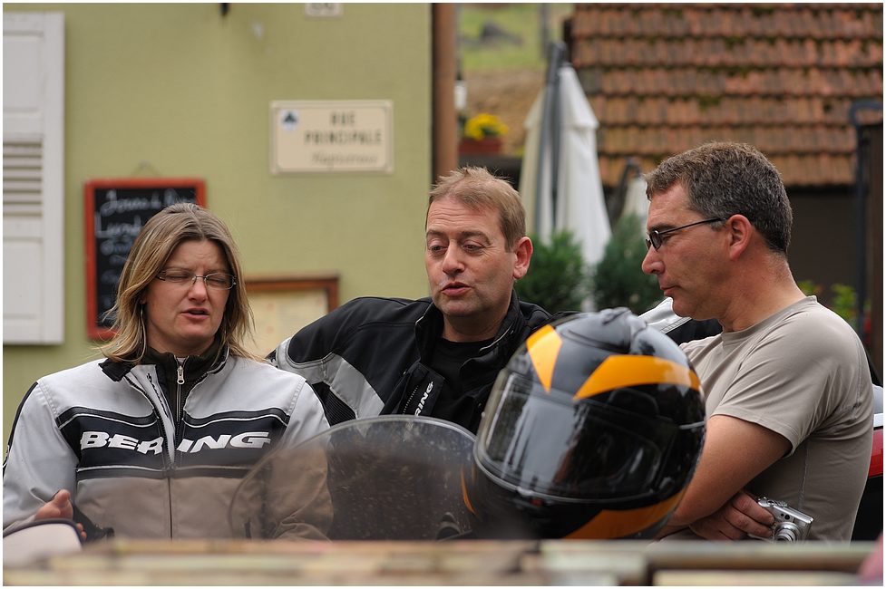 2009-09-19_12h23mn24s_rm1_0153.jpg - En attendant le repas...