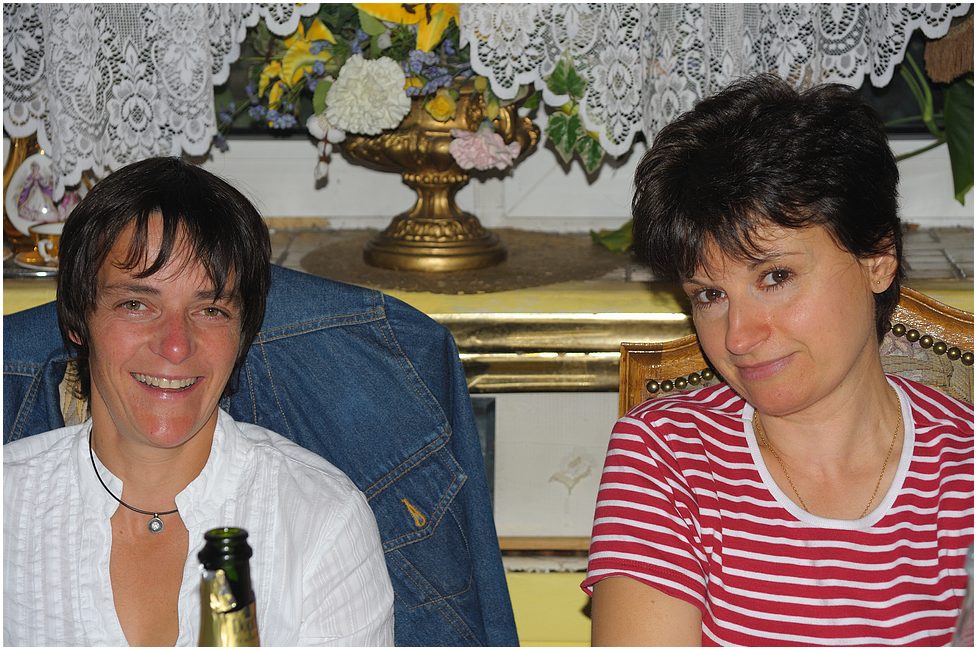 2009-09-19_20h54mn28s_rm1_0300.jpg - Valérie (Cliquette) et Brigitte (Guzzette)