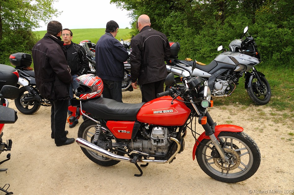 2008-05-09_10h25mn42s.jpg - Une jolie Guzzi V50...