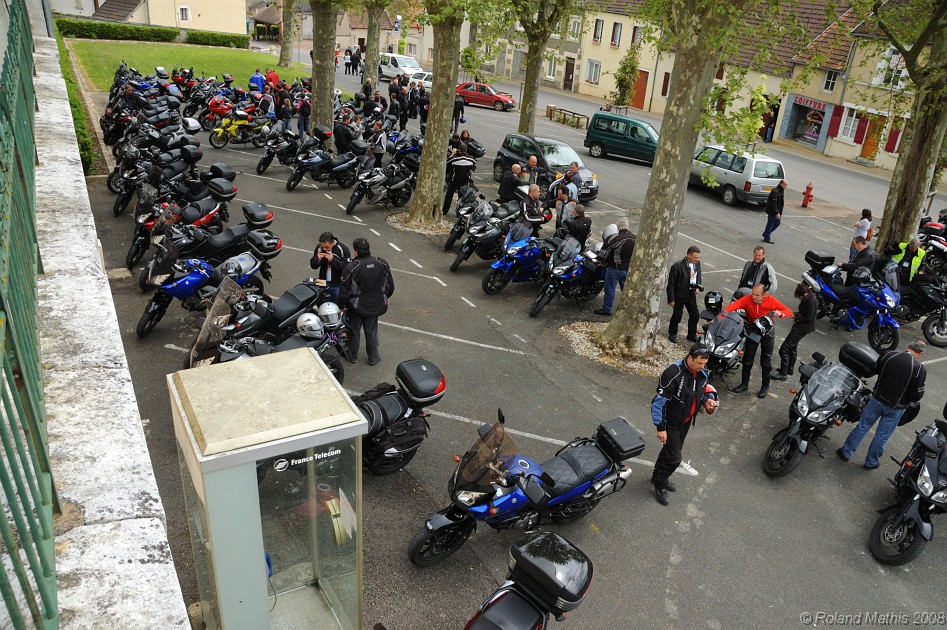 2008-05-09_13h15mn08s.jpg - Arrivée à Alligny-Cosne pour le repas de vendredi midi