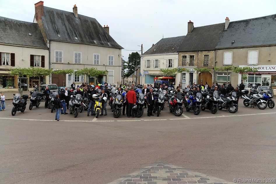 2008-05-09_18h49mn56s.jpg - Arrêt à Henrichemont