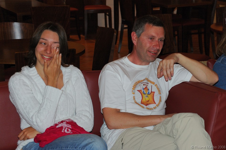 2008-05-10_22h35mn00s.jpg - Diane et son papa, qui semble avoir retrouvé ses esprits